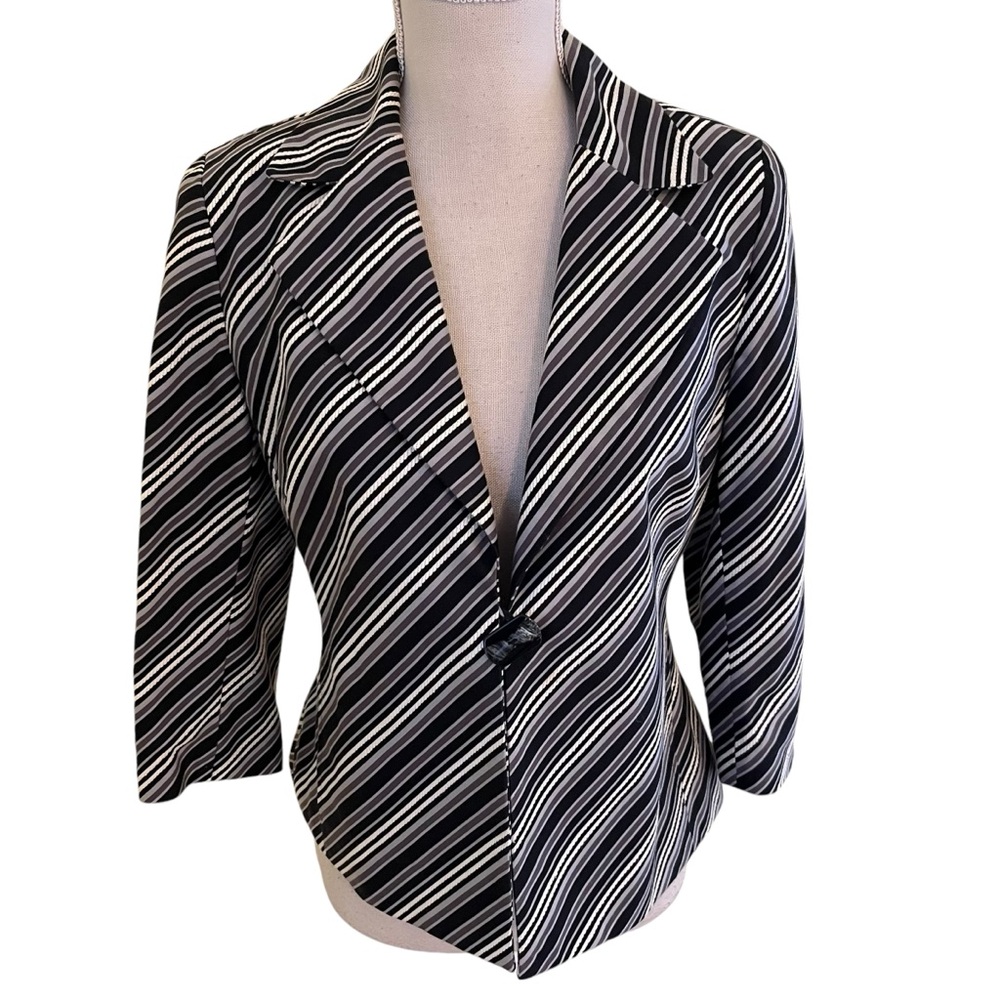 Doncaster Black/White Diagonal Stripe Cropped Vintage Blazer 6